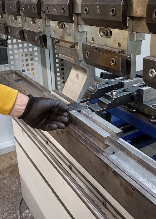 Precision bending of metallic parts